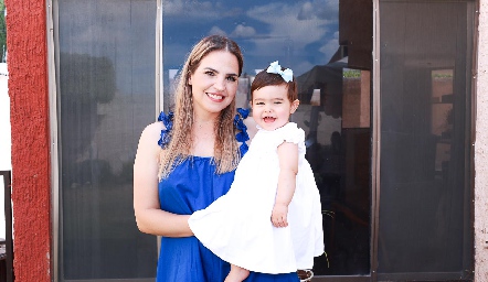 Mónica Salinas con su hija Inés Rivera.