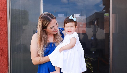 Mónica Salinas con su hija Inés Rivera.