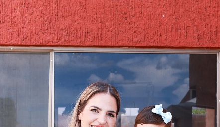 Mónica Salinas con su hija Inés Rivera.