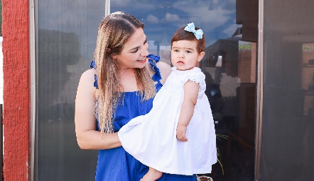 Mónica Salinas con su hija Inés Rivera.