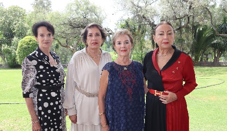  Leticia Nieto, Patricia Nieto, Soco Ortiz y Rebeca Konishi, socias del Club Xochiquetzal.