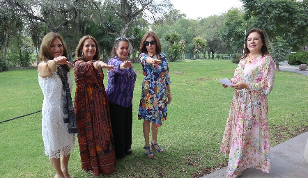  Gladis Castellanos, Martha Acevedo, Elvira González, Rebeca Bustillos y Silvia Esparza.