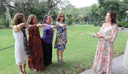  Gladis Castellanos, Martha Acevedo, Elvira González, Rebeca Bustillos y Silvia Esparza.