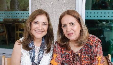  Gladis Castellanos y Martha Acevedo.