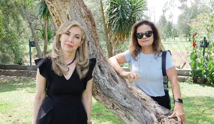  Norma Cortés y Aida Palau, socias del Club Suculentas La Loma.