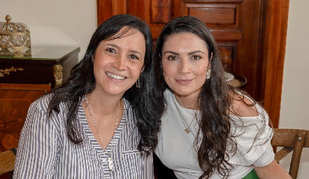  Laura Galarza y Carla Cabrera.