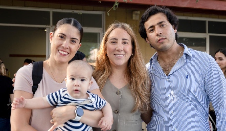  Jenny Dent con su hijo Pablo Gordoa, Diana Olvera y Gabriel Torres.