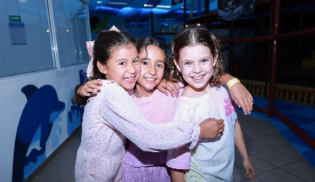  Renata Díaz, Fernanda Torres y Regina.