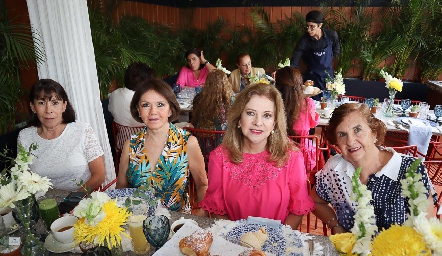  Andrea Aranda, Andrea Torres, Emma Díaz de León y Ernestina.