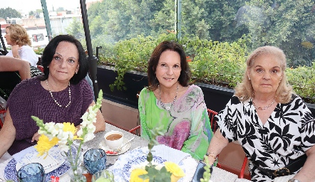  Melissa Gómez, Cecilia Jiménez y Mari Carmen Ruiz.