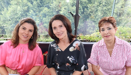  Montse Abella, Vicky Fernández y Samira Mustre.