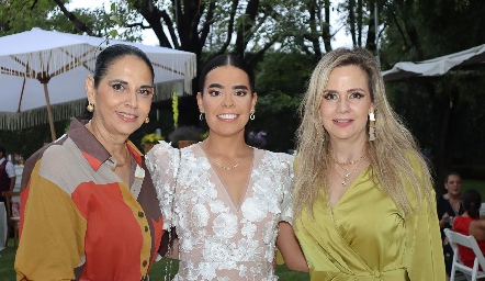  Malú de Morales, Marily Tobías y Paty Annette Ruiz.