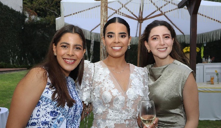  Cristina Monzón, Marily Tobías y Larisa Fuentes.