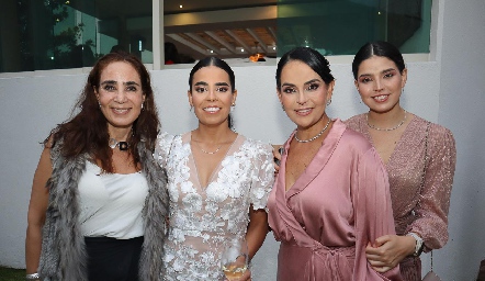  Cristina Chevaile, Marily Tobías, Marily de Tobías y Pepi Tobías.