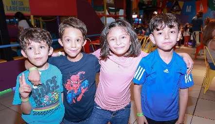  Miguel Robles, Javier Manzano, Daniela y Mateo.