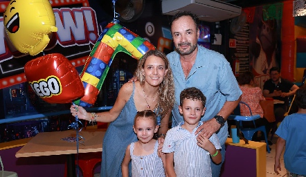  Priscila González, Eduardo Ramos, Emma Ramos y Tomás Ramos.