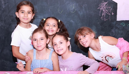  Inés Güemes, Regina Ugalde, Alexandra, Bárbara López  y Leyre Gallegos.