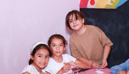  Adriana Palomo, Daniela Palomo y Diana Nava.