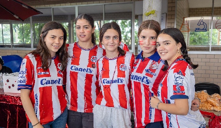  Diana de la Rosa, María Paula Vera, Constanza Fernández, Vanessa Elizondo y Rocío Celis.