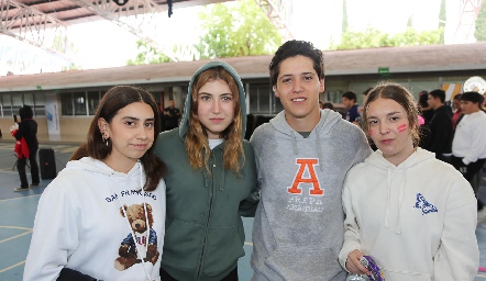  Nuria Torrescano, Laia Dávila, Tomas Díaz de León y María.