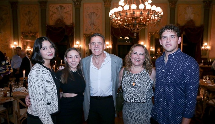  Regina Quiroz, Carolina González, Mario González, Laura Vargas y Mario González.