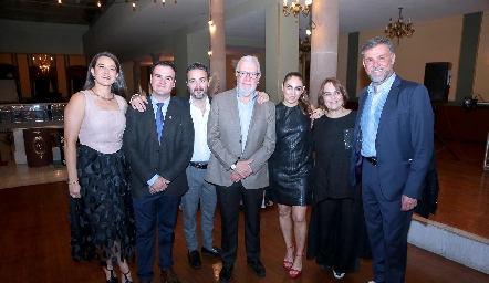  Regina y Vicente González, Alejandro y Salvador Granados, Maricarmen Mejía, Elisa Robles y Tenoch González.