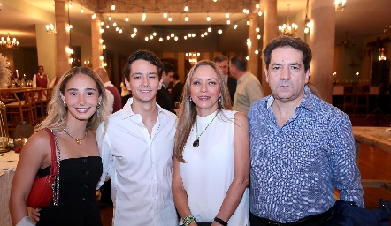  Marijó Benavente, Álvaro Jiménez, Adriana Vázquez y César Jiménez.