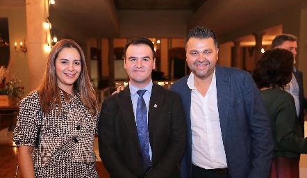  Paloma Alvarado, Vicente González y José Guido.