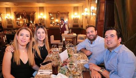  Carla Puente, Alejandra Puente, Rodrigo Leos y Federico Mendizábal.