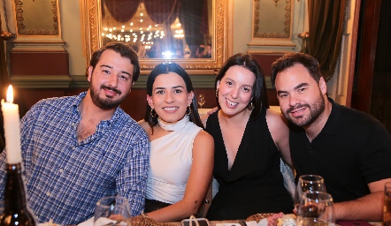  Carlos Derbez, Daniela Pérez, Gisela Escudero y Diego García.