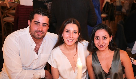  Carlos Morales, Valeria Alcalde y Beca Zamora.