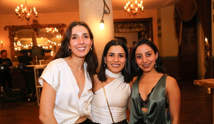  Valeria Alcalde, Daniela Pérez y Rebeca Zamora.