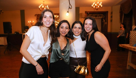  Valeria Alcalde, Rebeca Zamora, Daniela Pérez e Isela Escudero.