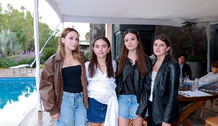  Paloma Artolózaga, Pía Quibrera, Regina Mercado y Manuela Zambrano.