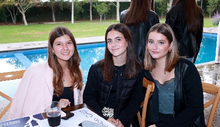  Alexia Galán, Constanza Fernández y Marina Galán.