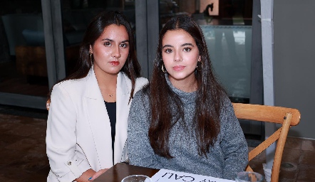  Valentina Aguilar y Loretta Galván.