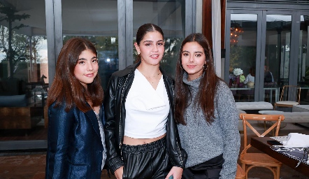  Paulina Acebo, María Paula Vera y Loretta Galván.