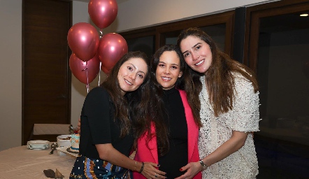  Nallely Maya, Alynn Ruiz y Anasty Cano.