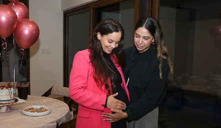  Adri Estrada y Alynn Ruiz.