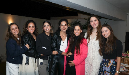  Fer Franco, Isabela Torres, Adri Estrada, Clau Estrada, Alynn Ruiz, Anasty Cano y Nallely Maya.