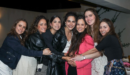  Fer Franco, Isabela Torres, Adri Estrada, Clau Estrada, Alynn Ruiz, Anasty Cano y Nallely Maya.