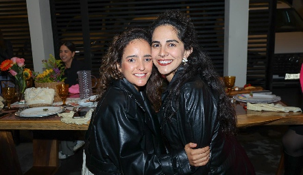  Isabela Torres y Clau Estrada.