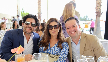  Marcelo Lozano, Karina Hernández y Lalo de Alba.