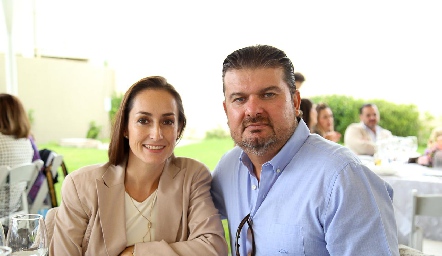  Adriana Dilbildox y Alfredo Kury.