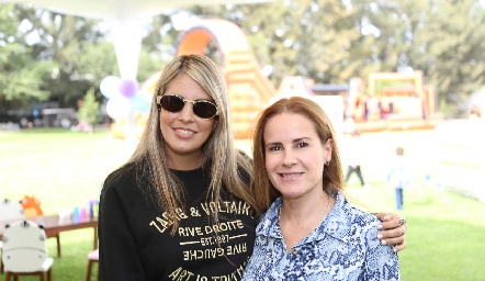 Mariana Berrones y Michelle Baeza.