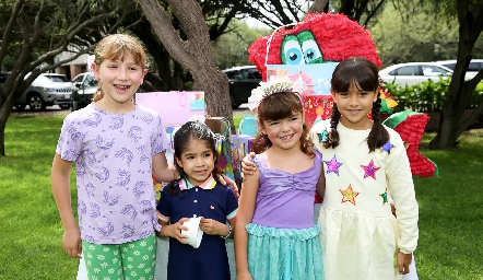  Nicole Berrones, Valentina, Sofía Castañón y Renata Castañón.