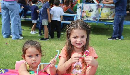  Itzel y Raquel.