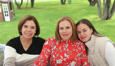  Tere Medina, Lucero Medina y Celeste Medina.