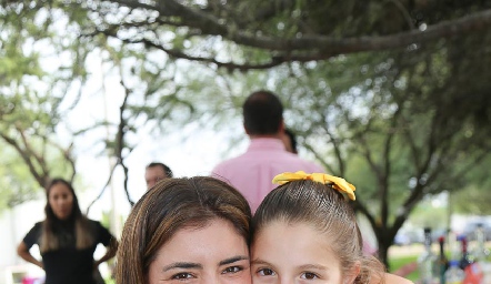  Jéssica Ferretiz y Carola Martínez.