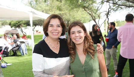  Tere Medina y Jéssica Ferretiz.